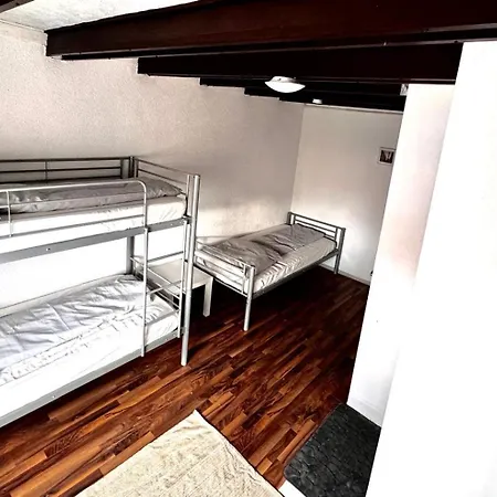 Hostel10 - In Guest house